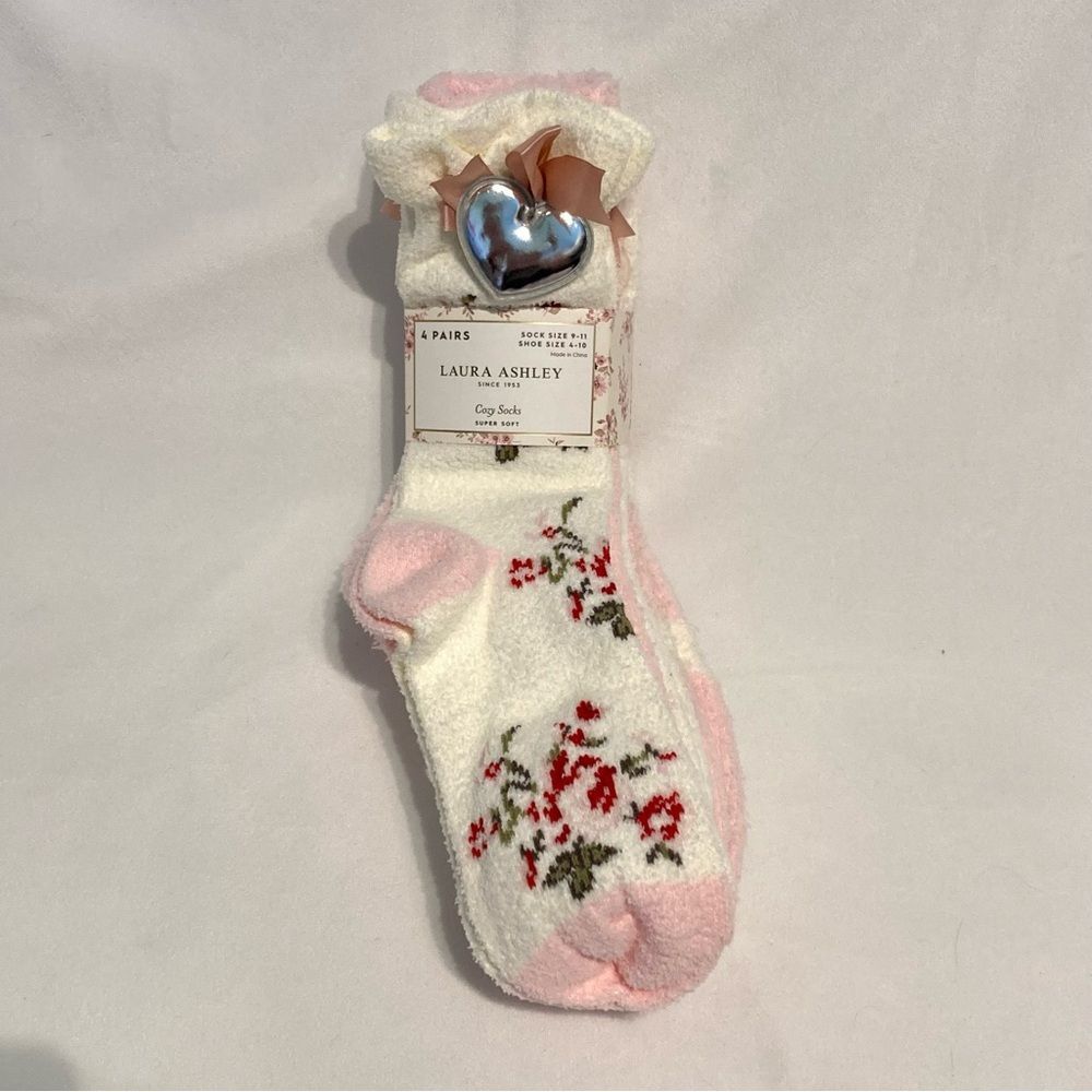 NWT Laura Ashley Cozy Socks Crew 4 Pairs Cottagecore
